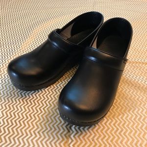 Women’s Size 40 Dansko Clogs